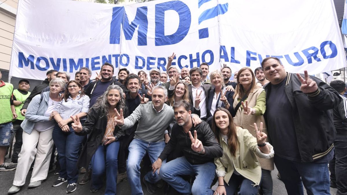 Axel Kicillof se sumó a la caravana por Cristina Kirchner en San José 1111.&nbsp;