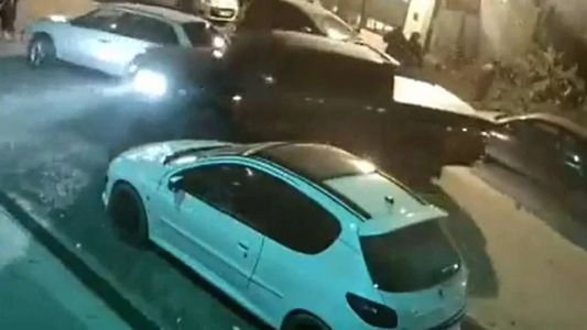 Lo echaron del boliche y buscó venganza: chocó su camioneta y se metió dentro del local