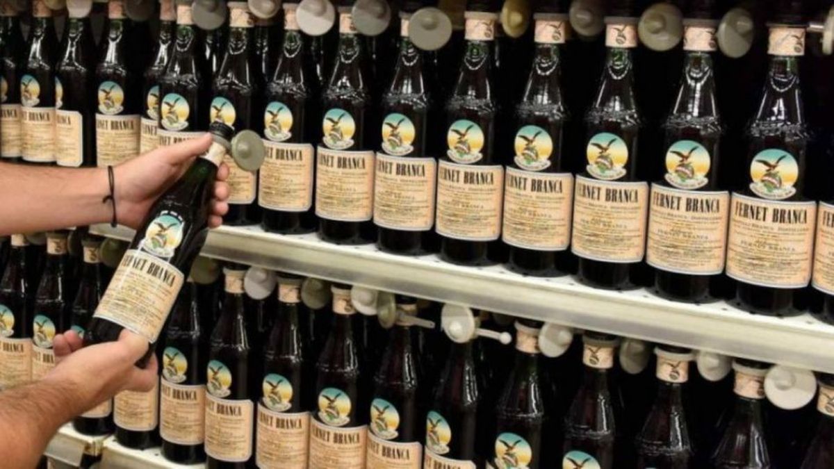 Advierten que puede haber desabastecimiento de fernet en las góndolas (Foto: archivo).