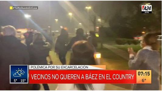 Los vecinos de Lázaro Báez protestaron frente a su casa en Pilar