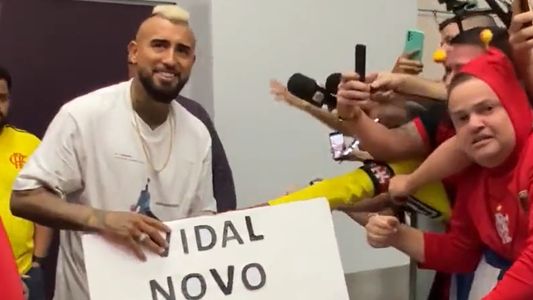 Locura por Arturo Vidal en Brasil: así recibieron los hinchas del Flamengo al chileno