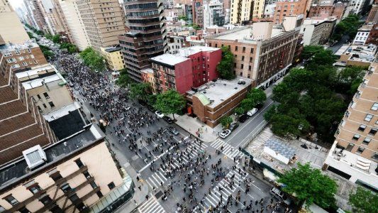 Por el virus: el alcalde de Nueva York pidió a los manifestantes que se queden en sus casas