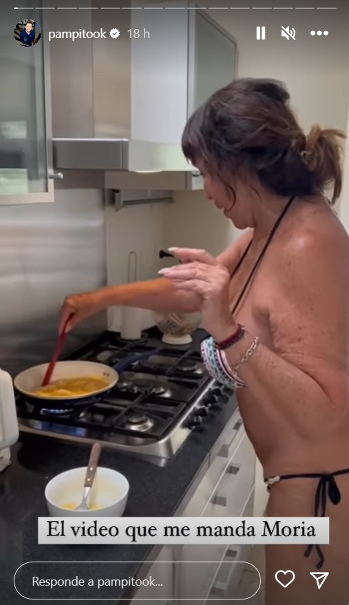 El video íntimo de Moria Casán cocinando huevos revueltos en bikini: "El video que me manda Moria"