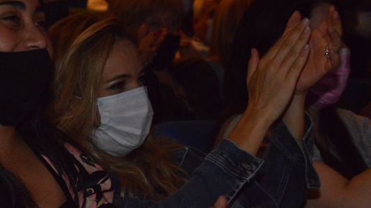 Luisana Lopilato hizo su segunda salida teatral y vio una obra que la emocionó