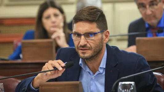 A los sicarios les dan 10 años y a un policía en cumplimiento del deber 25: la polémica definición de un diputado sobre la inseguridad