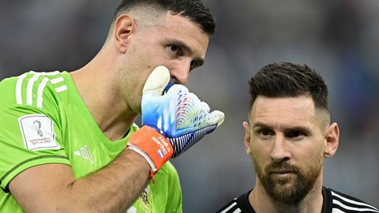 Dibu Martínez quiere que Messi vaya al Aston Villa y le hizo una tentadora oferta