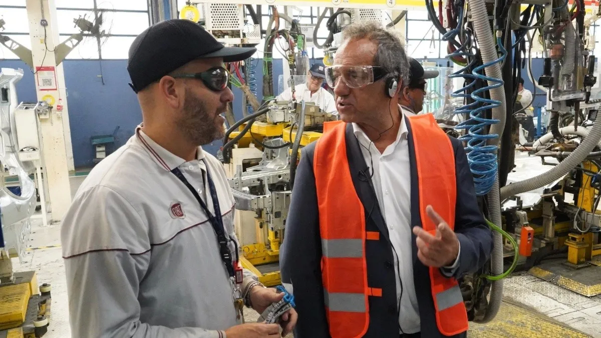 Scioli recorrió las plantas de Iveco y Fiat y destacó el desarrollo productivo de Córdoba (Foto: prensa Daniel Scioli).