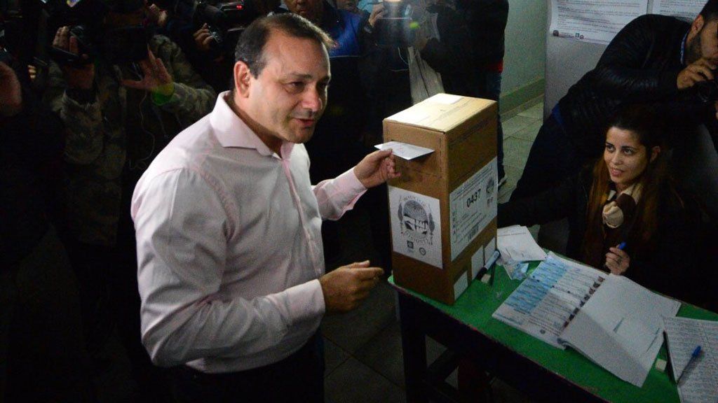 Después de la contundente victoria, el gobernador electo de Misiones aseguró que aún no definió a quién apoyará en octubre