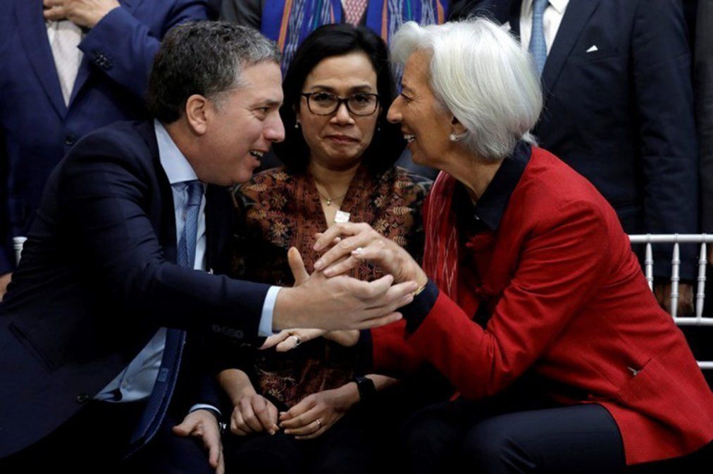 Puntapié inicial: Dujovne, cara a cara con Lagarde para empezar a negociar con el FMI