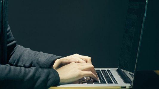 Habilitaron las denuncias por difusión de imágenes íntimas o robo de identidad en CABA