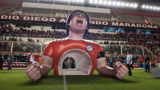 El mensaje de Maradona a Argentinos Juniors por la manga homenaje: Gracias por una caricia al corazón