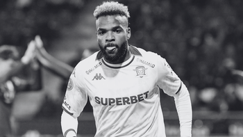 profundo dolor en el futbol: murio aaron boupendza tras caer desde un piso 11 profundo dolor en el futbol: murio aaron boupendza tras caer desde un piso 11