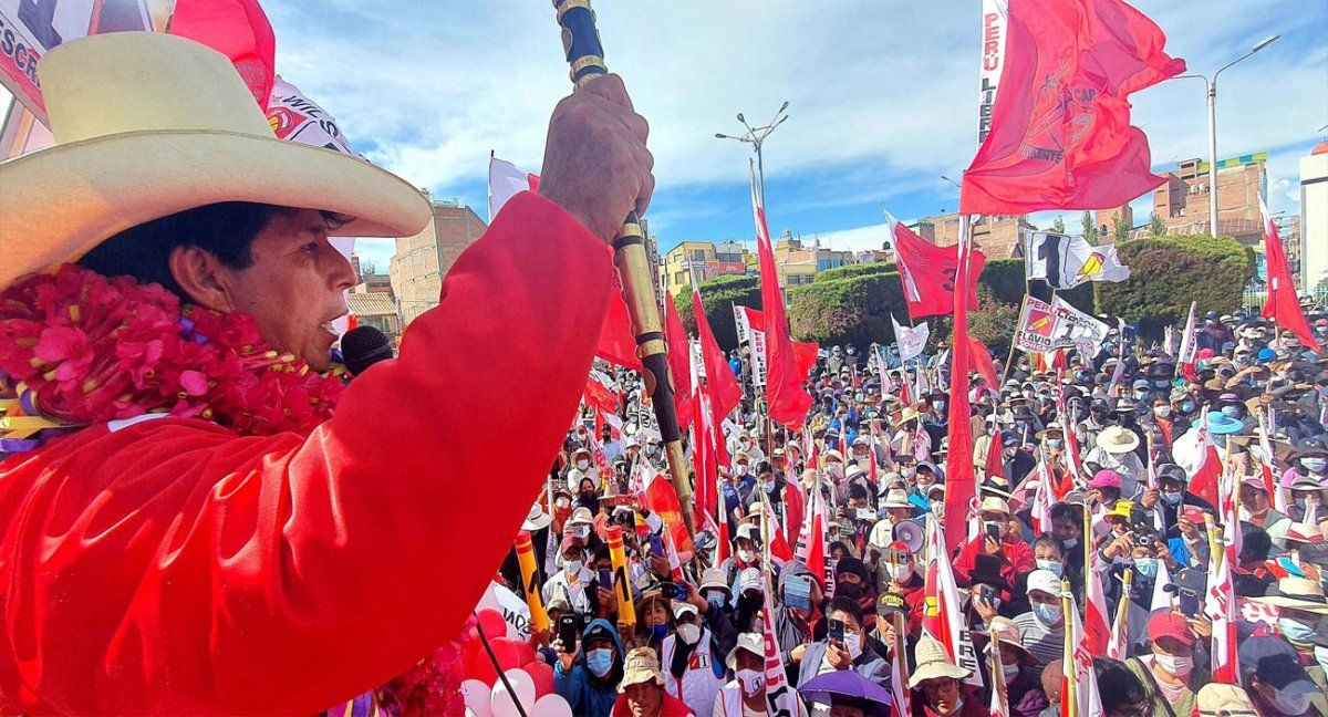 Perú decide entre la izquierda radicalizada y el populismo de derecha el nombre de su próximo presidente ( Foto: Cuenta Oficial de Pedro Castillo)