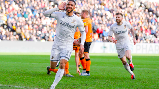 El Leeds de Bielsa goleó 4-0 a Hull City, sigue en puestos de ascenso y quedó a un punto de la cima del Championship