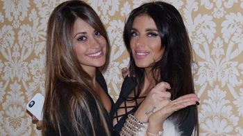 Mientras Messi palpita el partido con Uruguay, Antonella disfruta de la visita de la esposa de Cesc Fábregas