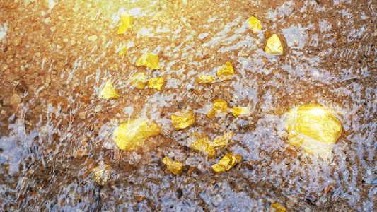 Descubren que hay 20 millones de toneladas de oro en el mar: dónde están y cómo se pueden extraer