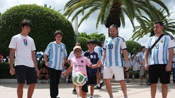Miles de hinchas argentinos copan Miami pese al intenso calor en la previa del partido con Cabo Verde