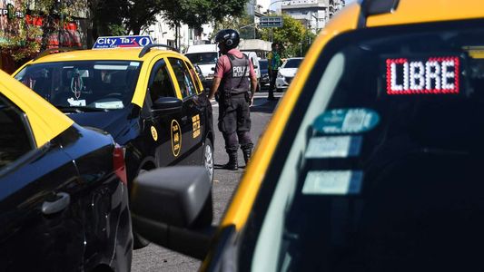 Exclusivo A24: el video del momento luego de que el taxista se descompensó y atropelló a las turistas francesas en Palermo