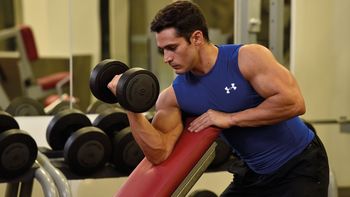 Los 5 músculos que hay que entrenar para envejecer fuerte, según un reconocido médico