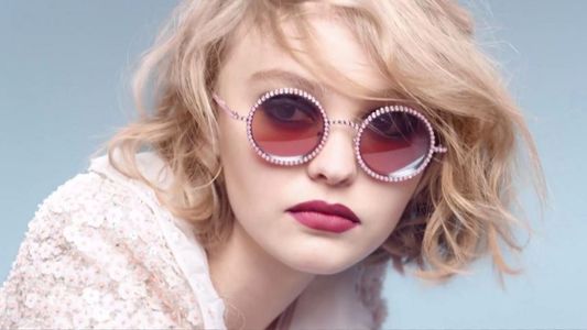 La hija de Johnny Depp considera no haber tenido una infancia normal