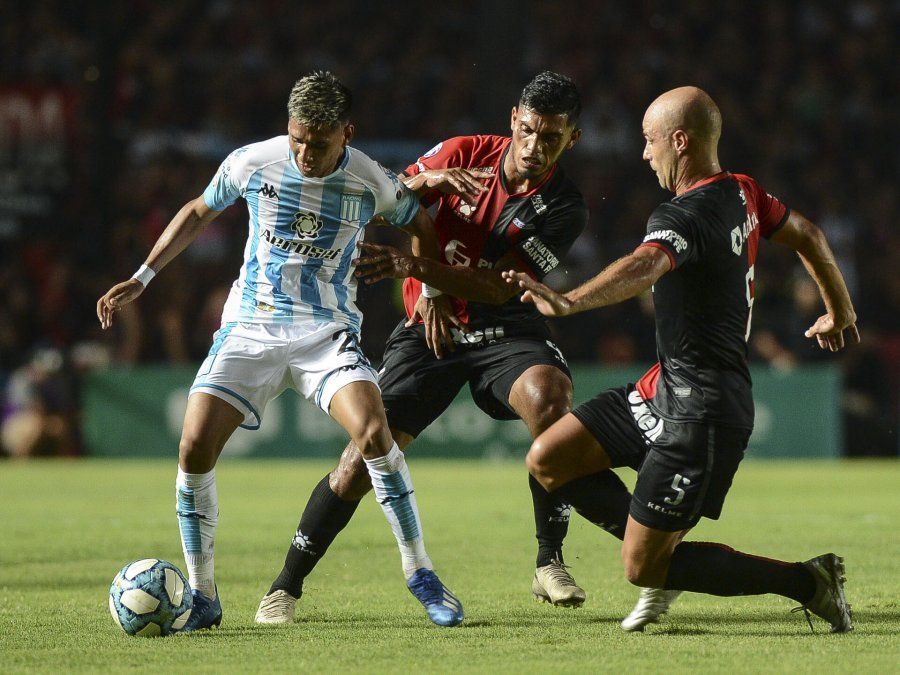 Racing no pudo mantener el envión del clásico y empató ante Colón en Santa Fe