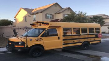 Me encanta el autobús ahora y me encanta usarlo. La gente siempre pregunta sobre él y quiere tomar fotografías. No pueden creer que todos quepamos en él, aseguró la madre de la familia. Me encanta el autobús ahora y me encanta usarlo. La gente siempre pregunta sobre él y quiere tomar fotografías. No pueden creer que todos quepamos en él, aseguró la madre de la familia.