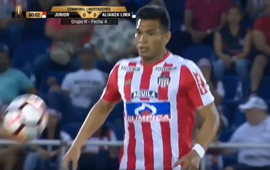 Video: la avivada de Teo Gutiérrez que terminó en gol de Junior y complicó a Boca en la Copa Libertadores
