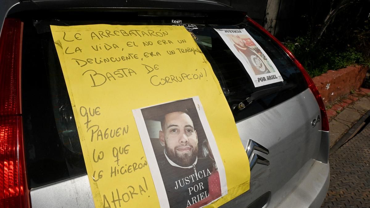 El pedido de justicia por el mecánico asesinado en Ituzaingó. (Foto: Télam)
