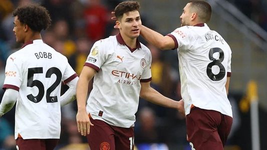 Julián Álvarez metió un golazo de tiro libre, pero el Manchester City perdió con Wolverhampton