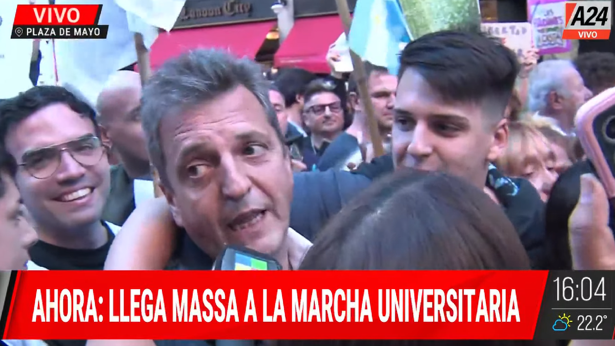Massa en la marcha universitaria: Vengo a acompañar a mis hijos. (Foto: capturo)