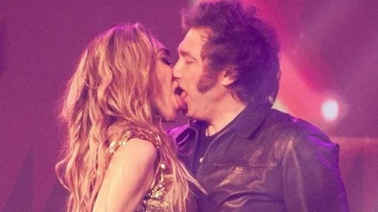 El video del fogoso beso entre Fátima Flórez y Javier Milei en el día de su cumpleaños