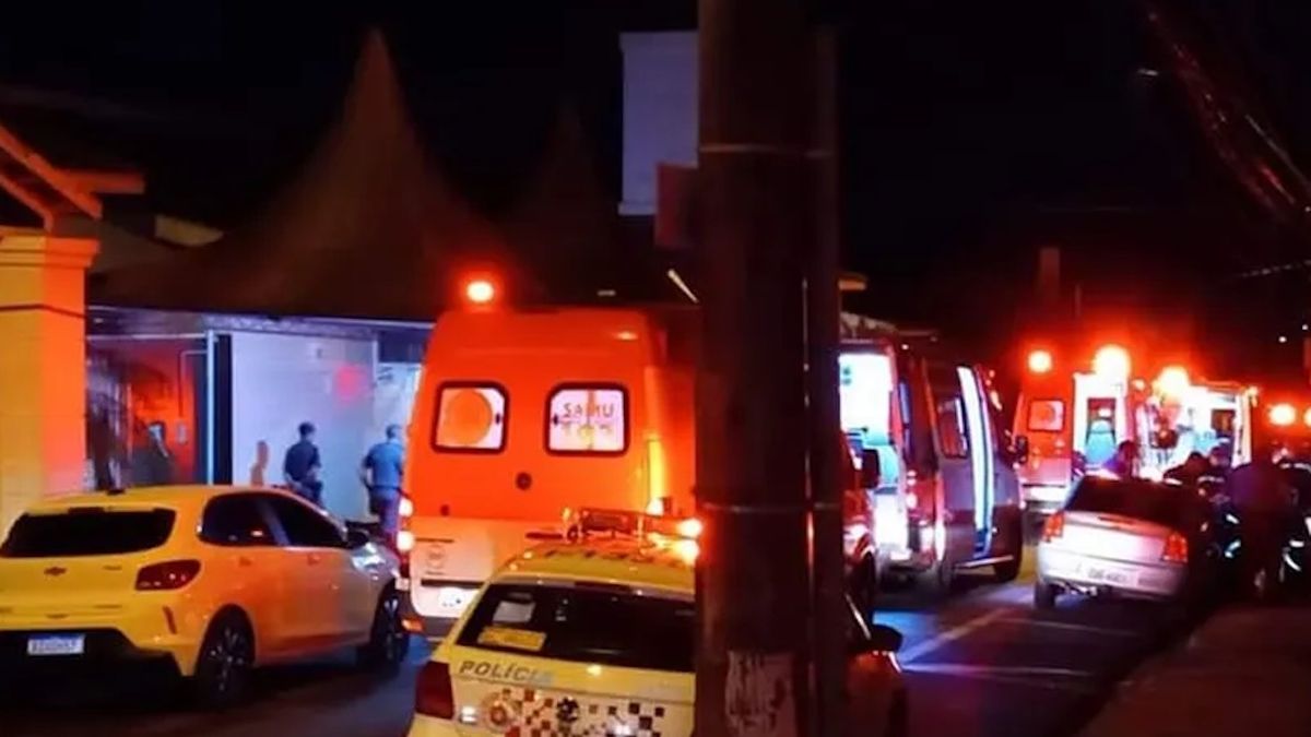 El hombre agredió a la recepcionista y a otros seis empleados del hospital.
