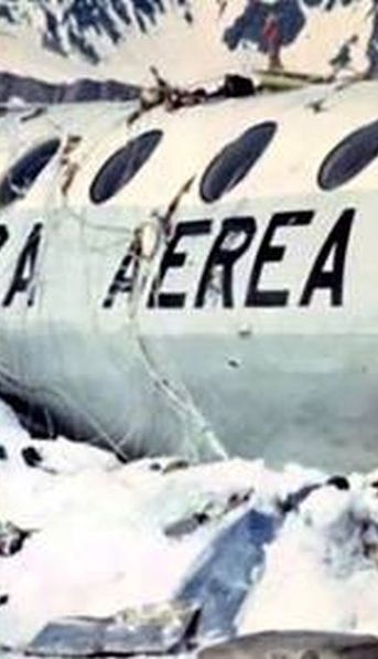 A 49 años de la tragedia de los Andes, el testimonio de los sobrevivientes: Comer los cuerpos para vivir hasta ser rescatados fue más difícil para algunos que para otros