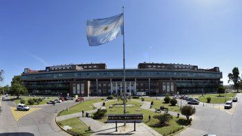 El Gobierno despidió a trabajadores del Hospital Posadas (Foto: archivo).