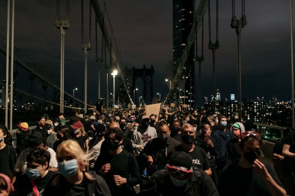 Continúan las protestas y la violencia en Estados Unidos pese al toque de queda impuesto en varias ciudades
