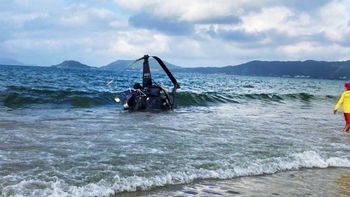 Un helicóptero se estrelló en una playa de Florianópolis y dos argentinos resultaron heridos