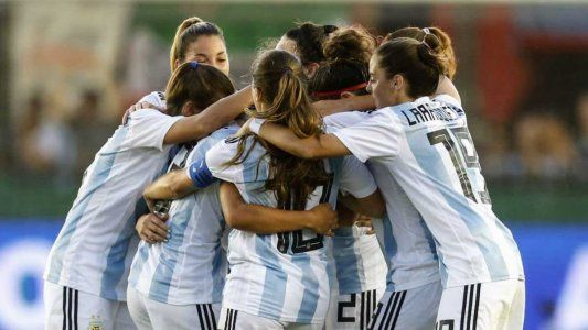 Argentina goleó 4 a 0 a Panamá en el repechaje de ida y ya tiene un pie y medio en el Mundial femenino