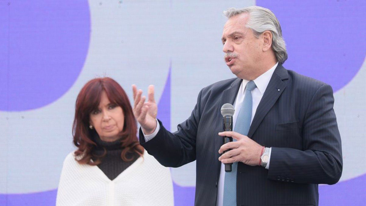 Alberto Fernández fortalece a Martín Guzmán frente a los embates del kirchnerismo. Cristina Kirchner le armó una contracumbre del PJ en Mendoza. (Foto: Telam)