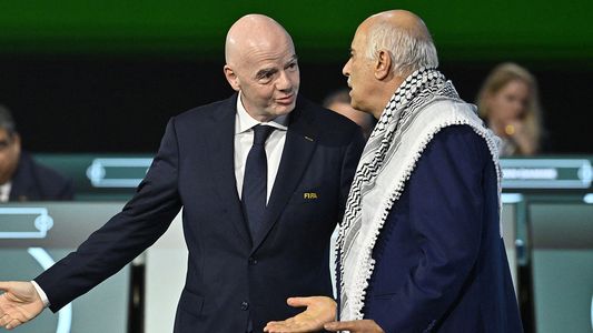 Infantino buscó una foto histórica de la FIFA y todo terminó en un momento súper incómodo