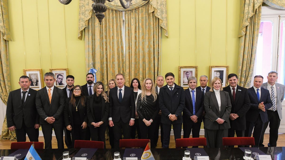 Karina Milei encabezó la firma de un acuerdo con el gobernador de Santa Fe
