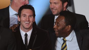 El adiós de Lionel Messi a Pelé, de un campeón a otro campeón (foto: Twitter)