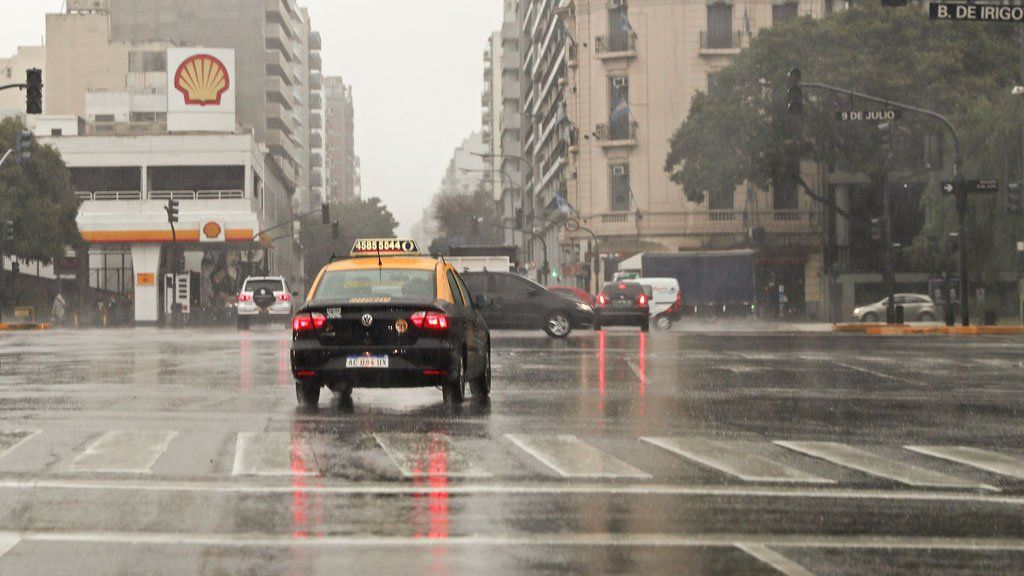 Casi 15 mil usuarios continúan sin luz, pero desde las distribuidoras responsabilizan al clima
