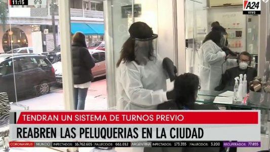 Volvieron a abrir las peluquerías en la Ciudad bajo estricto protocolo