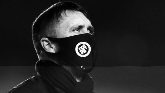 El Chacho Coudet amenazó con irse del Inter de Porto Alegre por las malas condiciones de los campos de juego