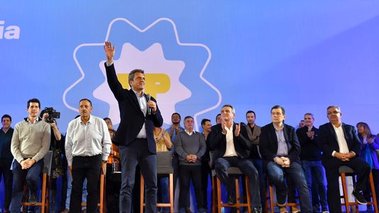 Los gobernadores peronistas buscan unificar una estrategia para apuntalar a Massa y llevarlo al balotaje contra Milei