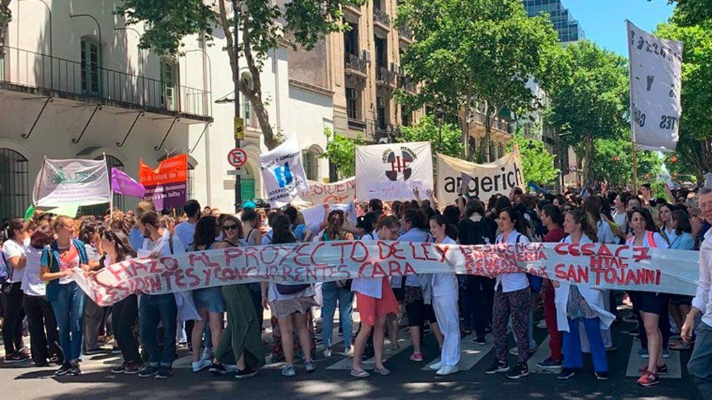 Pese a la promesa de Rodríguez Larreta de suspender la ley, los residentes se mantienen en lucha