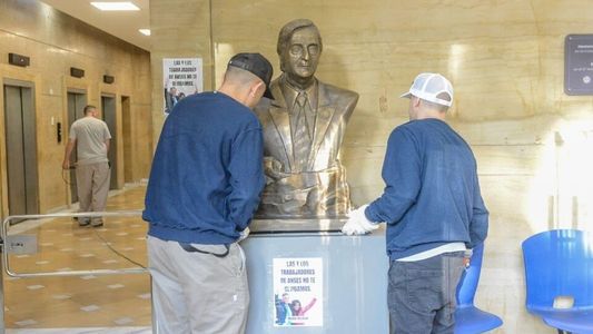 El Gobierno retiró el busto de Néstor Kirchner del edificio de ANSES