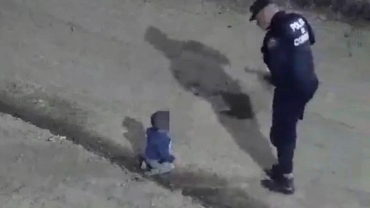 El bebé allado en la calle. (Foto: cpatura video)
