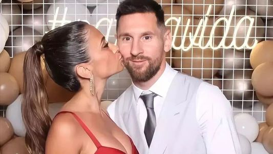 Salidita de novios: el top blanco de Antonela Roccuzzo para la cena íntima con Lionel Messi