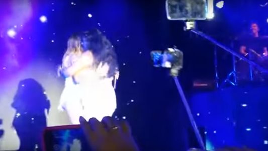 Lali Espósito tuvo un gran gesto solidario con una fanática no vidente